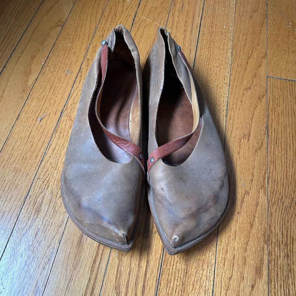 Cydwoq Pointed Toe Cross Strap Leather Flats Sz 40